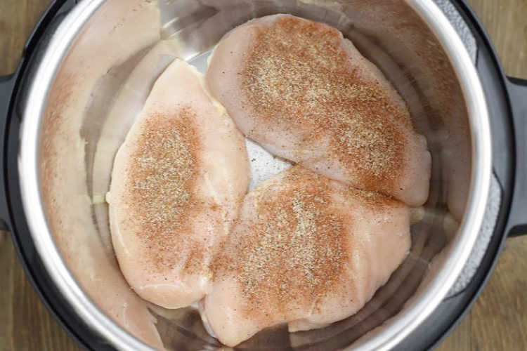 3 chicken breasts with taco seasoning in the instant pot