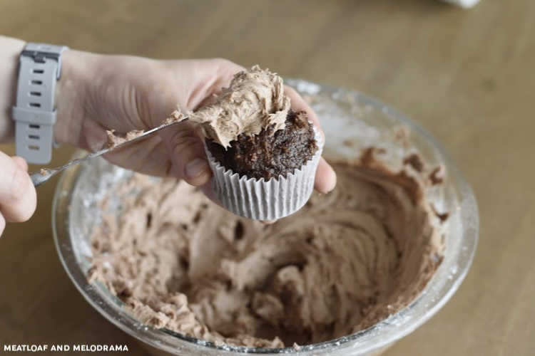 frost chocolate cupcake with chocolate frosting