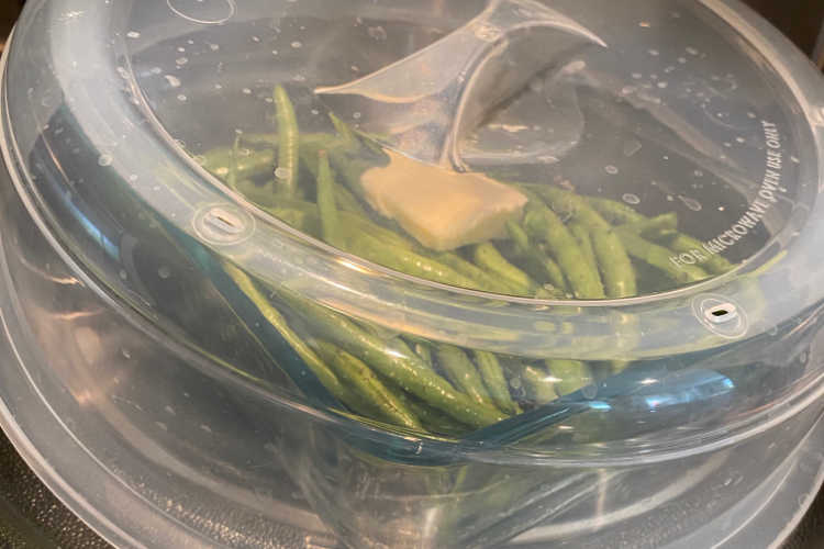 cooking green beans in microwave under cover