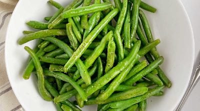 microwave green beans in white serving bowl