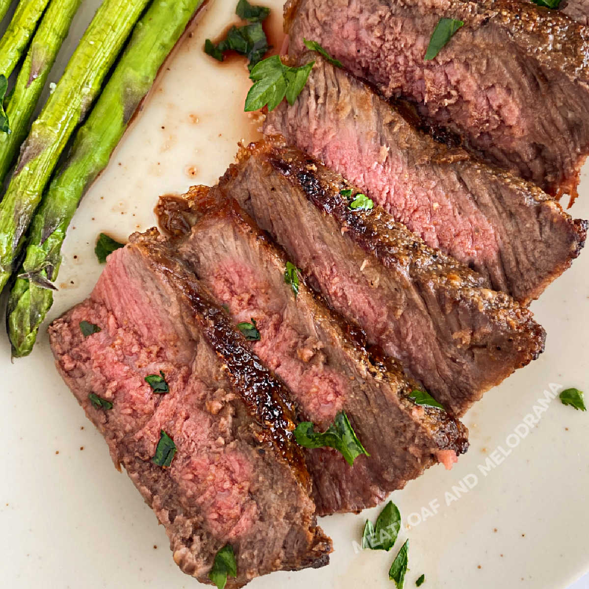 ninja foodi grill steak sliced on plate with asparagus