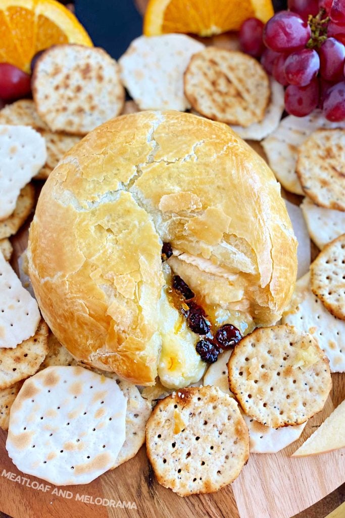 cranberry baked brie with orange marmalade and crackers