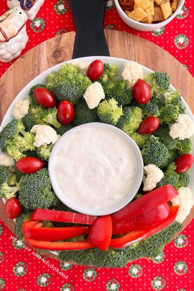 christmas appetizer raw vegetable wreath with broccoli, cauliflower, tomatoes and peppers