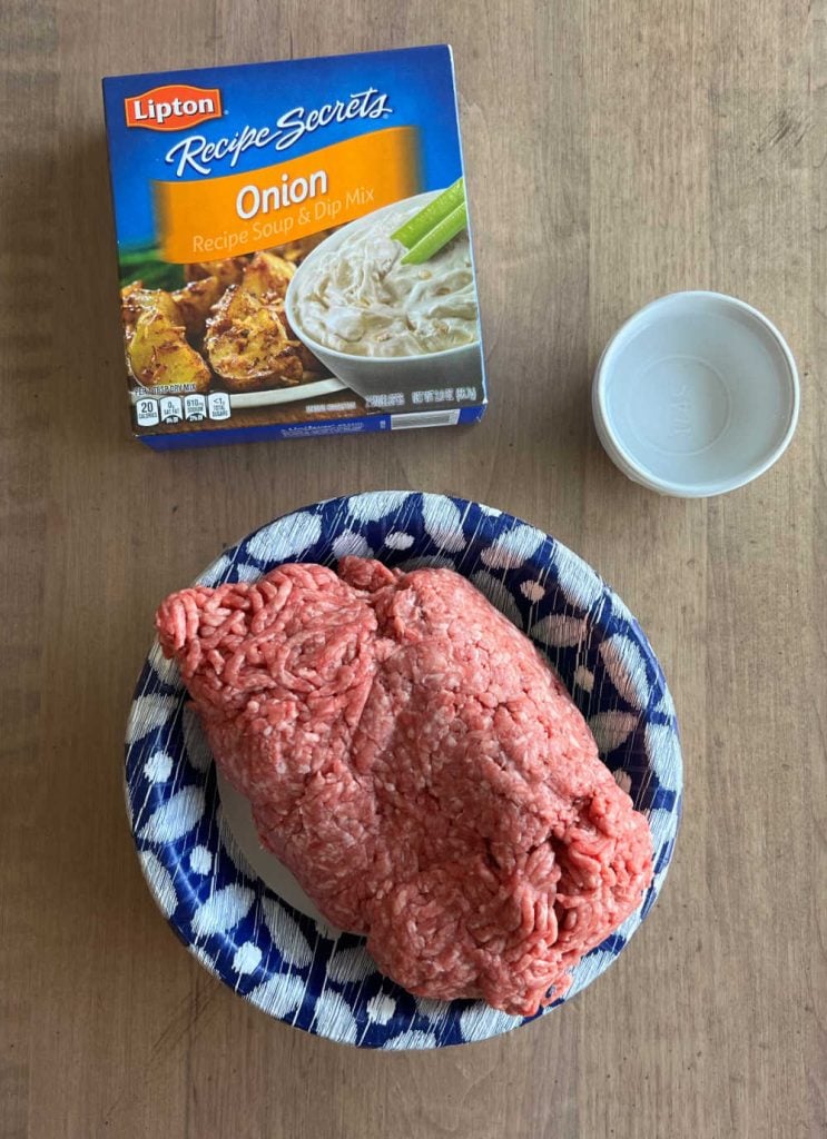 https://www.meatloafandmelodrama.com/wp-content/uploads/2022/04/lipton-onion-soup-burgers-ingredients-743x1024.jpeg