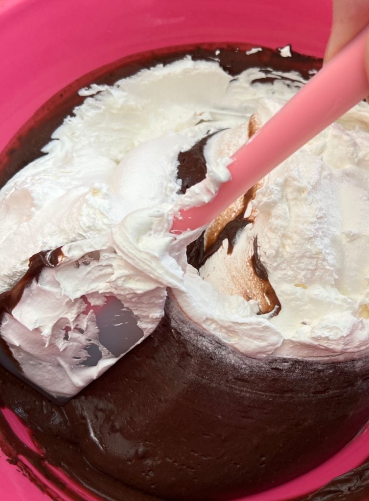 mix cool whip whipped topping with chocolate pudding