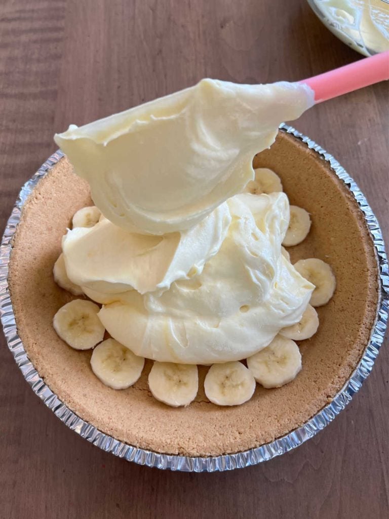 layer bananas and pudding mixture in graham cracker crust