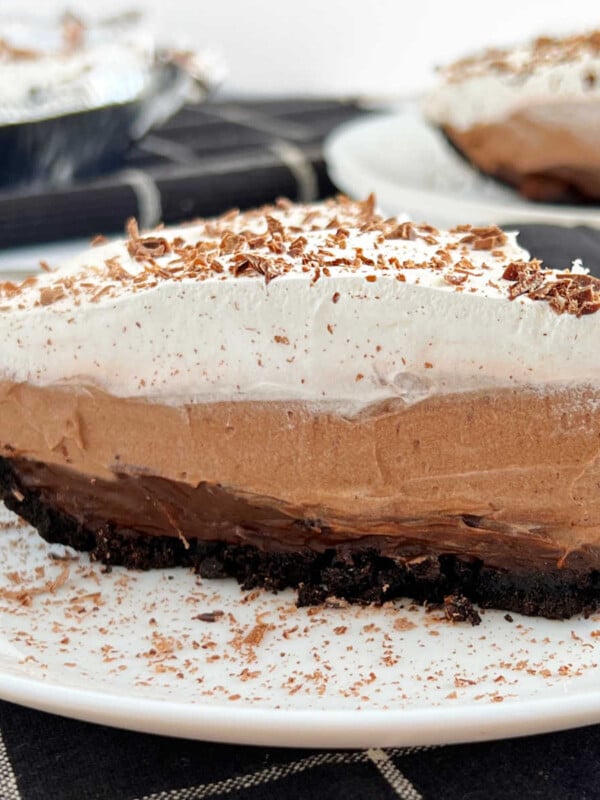 no bake chocolate pudding pie with jello pudding and cool whip on a plate