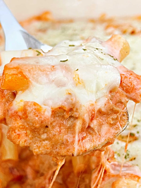 instant pot baked ziti with mozzarella cheese on serving spon