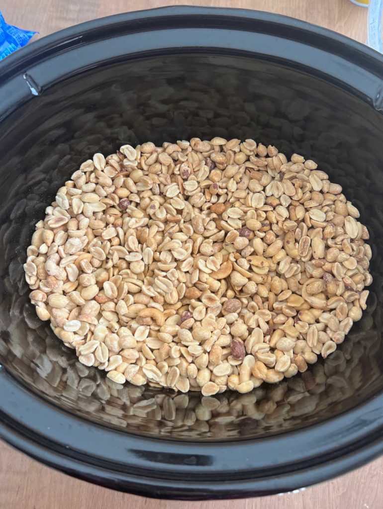 peanuts and cashews in crockpot