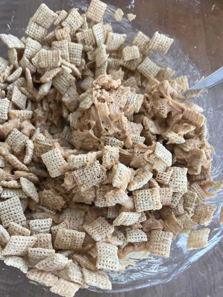 mix chex cereal with white chocolate peanut butter mixture