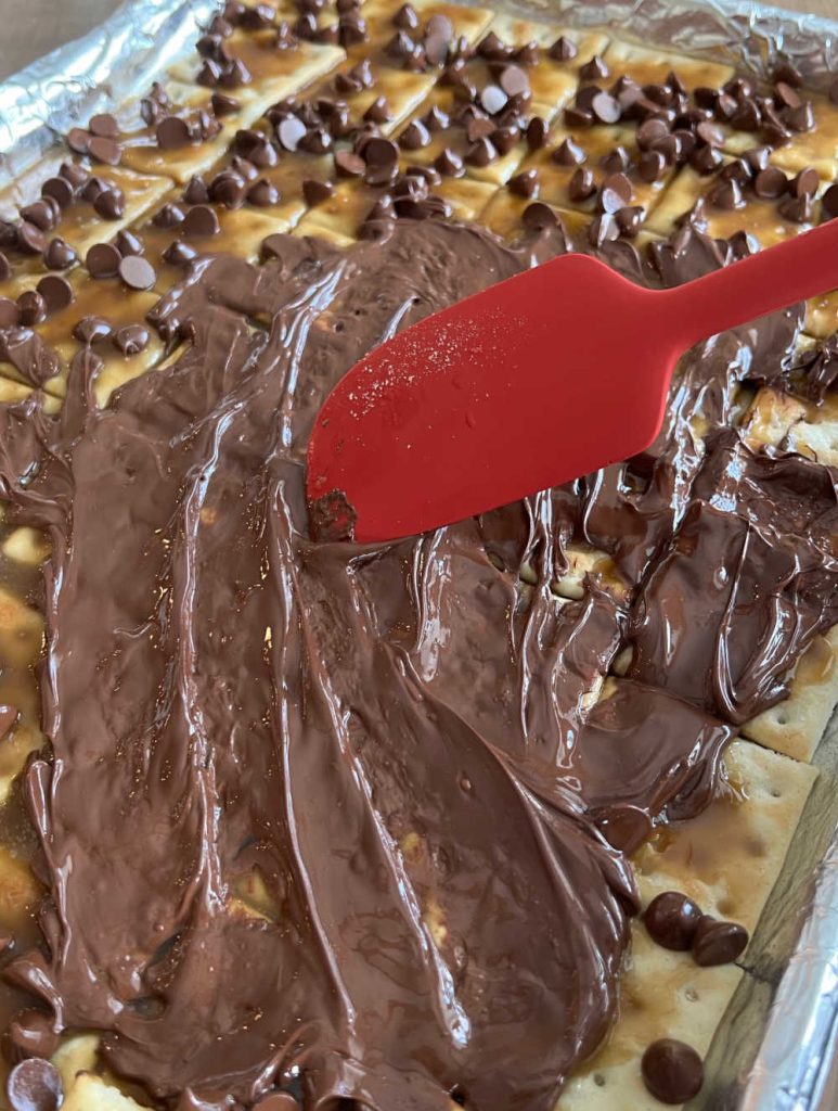 spread melted chocolate over crackers