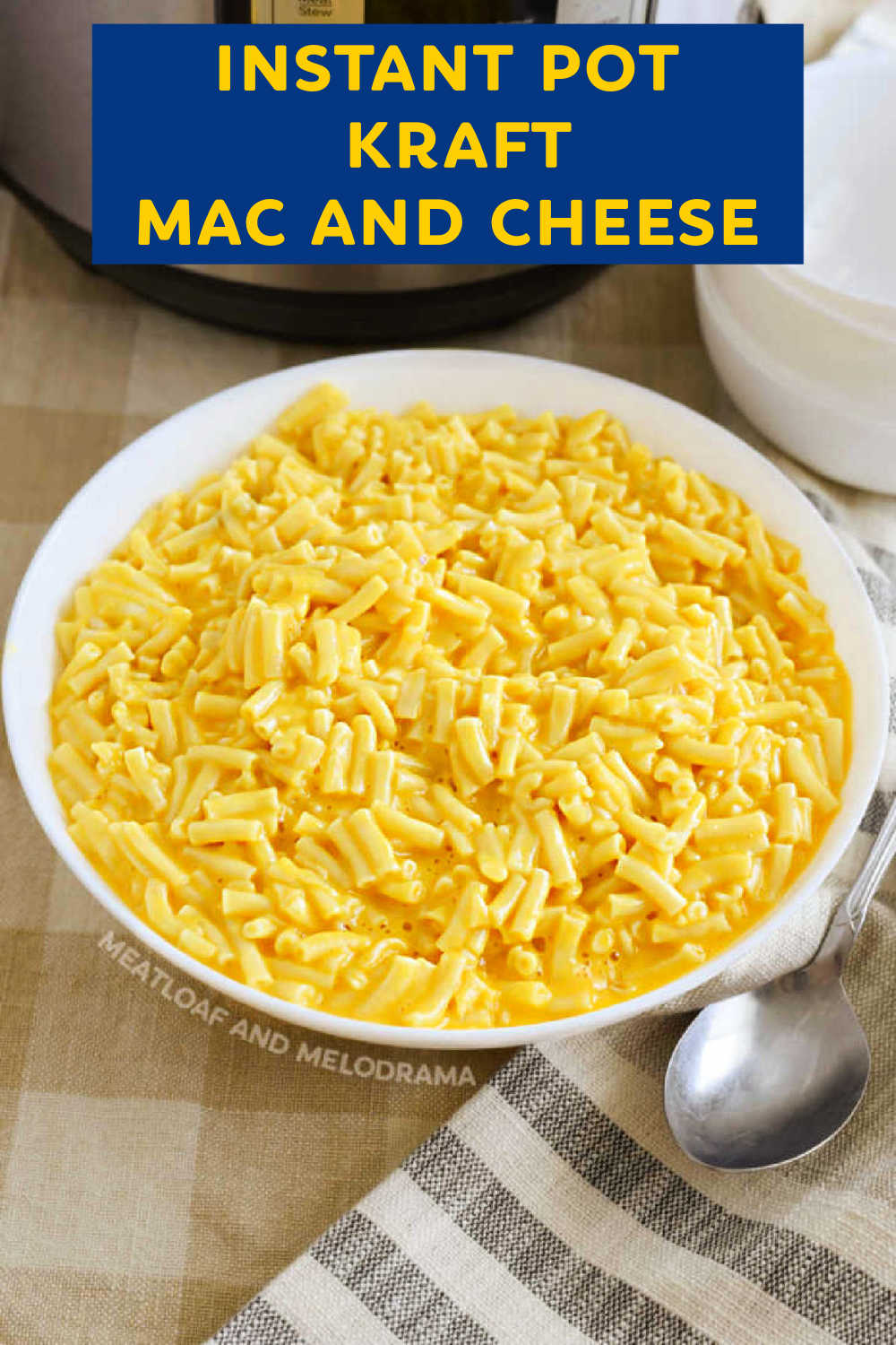 Instant Pot Kraft Mac and Cheese Recipe is an easy way to make Kraft macaroni and cheese or any boxed mac and cheese in your pressure cooker. This easy recipe takes just a few minutes and is quicker than the stove top method.  via @meamel
