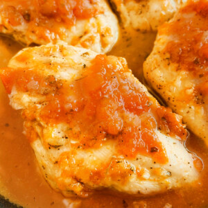 glazed apricot chicken with apricot preserves in skillet