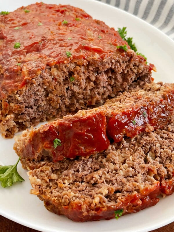 Quaker oats meatloaf with ketchup glaze sliced on a platter.