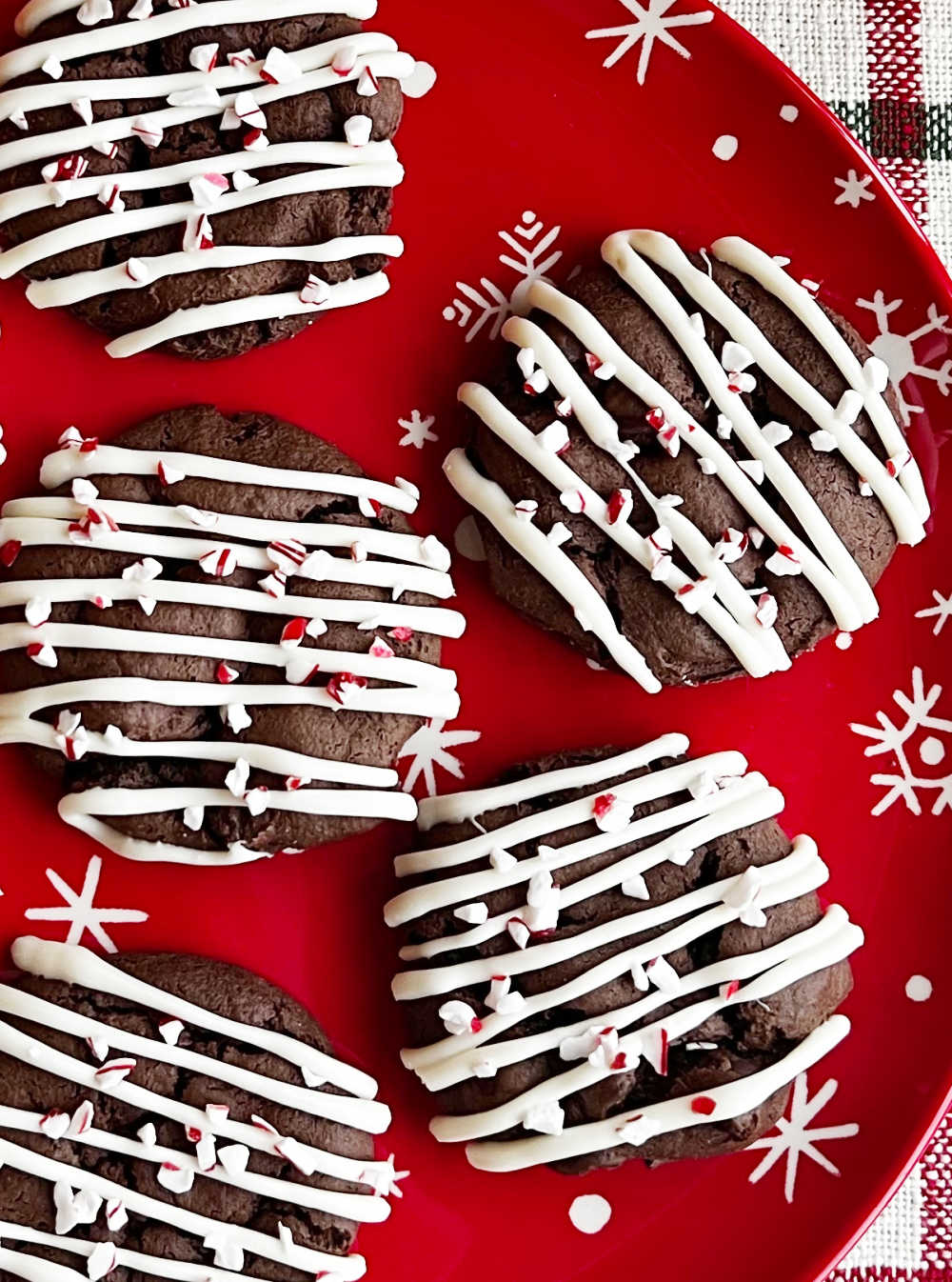 red plate with chocolate peppermint mocha cookies.