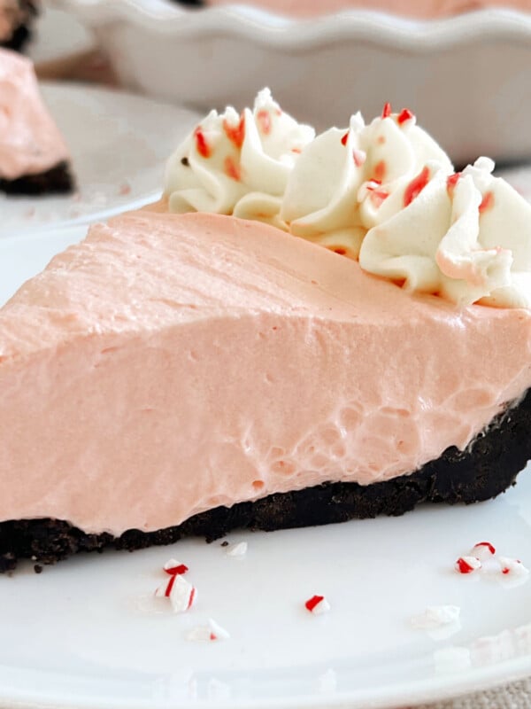 peppermint pie with Oreo cookie crust on a plate.