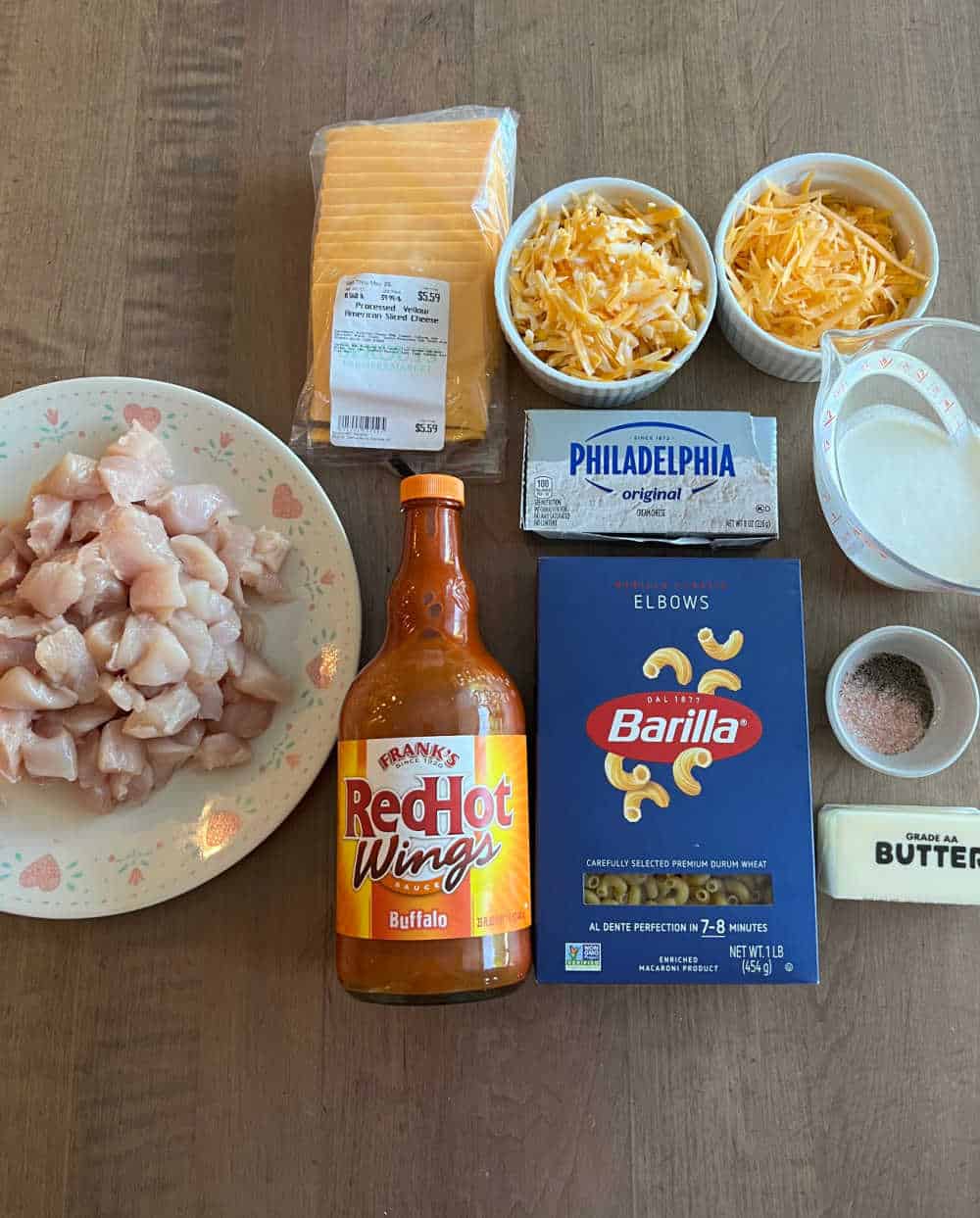 cubed chicken, Buffalo wing sauce, elbow macaroni, cheese, cream cheese, heavy cream, butter, spices.