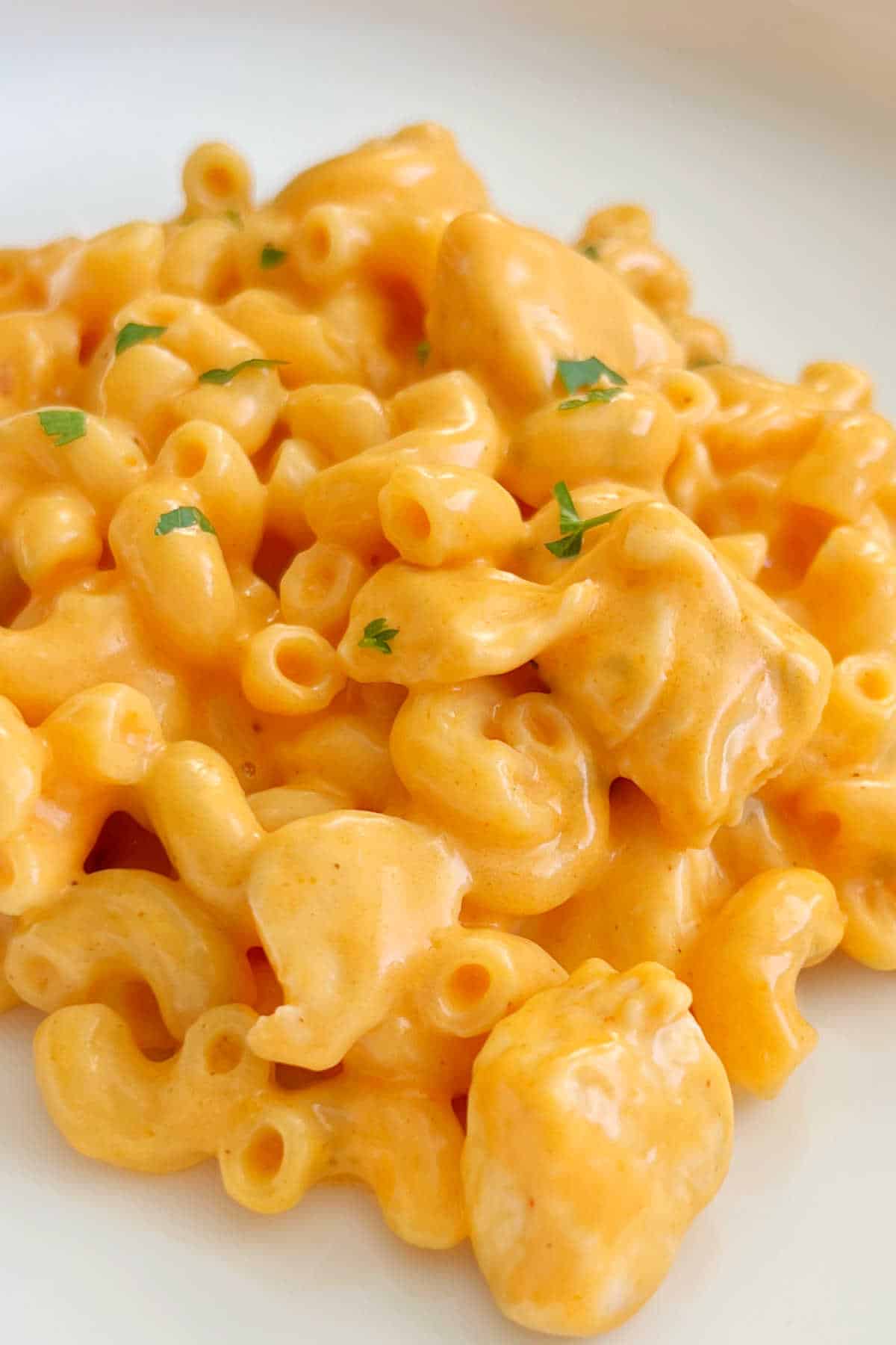 plate of Buffalo chicken mac and cheese with parsley.