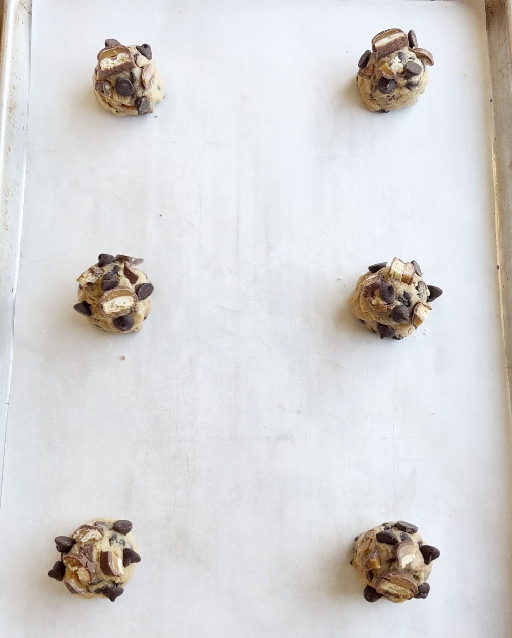 cookie dough balls on cookie sheet.
