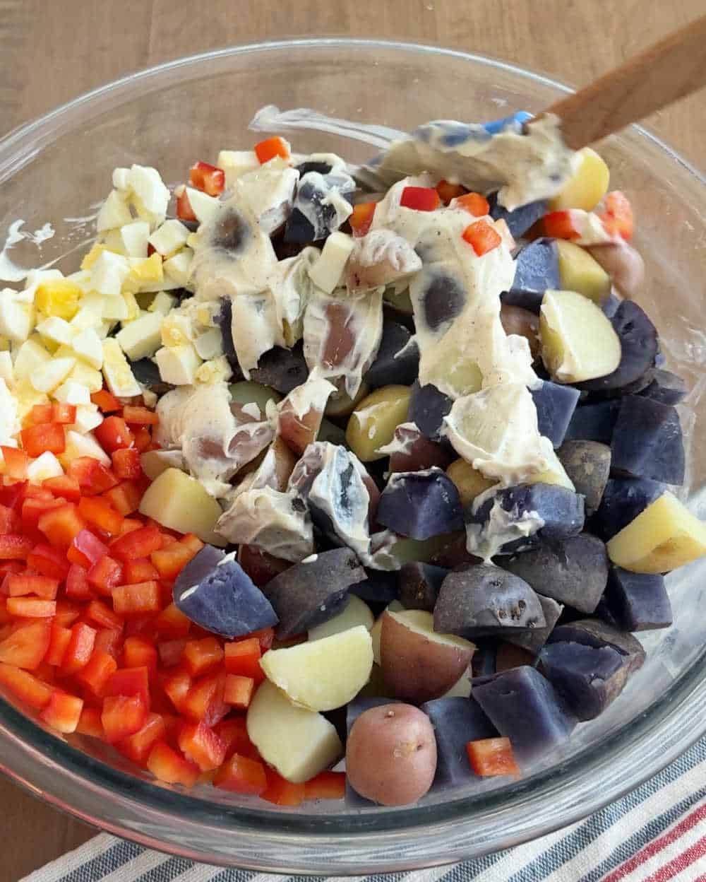 mix dressing with salad ingredients in bowl.