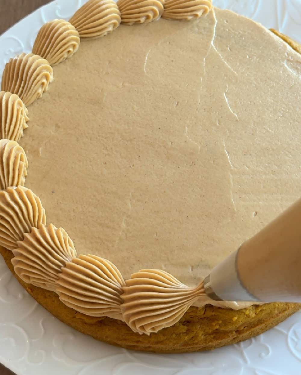 piping frosting on cake.