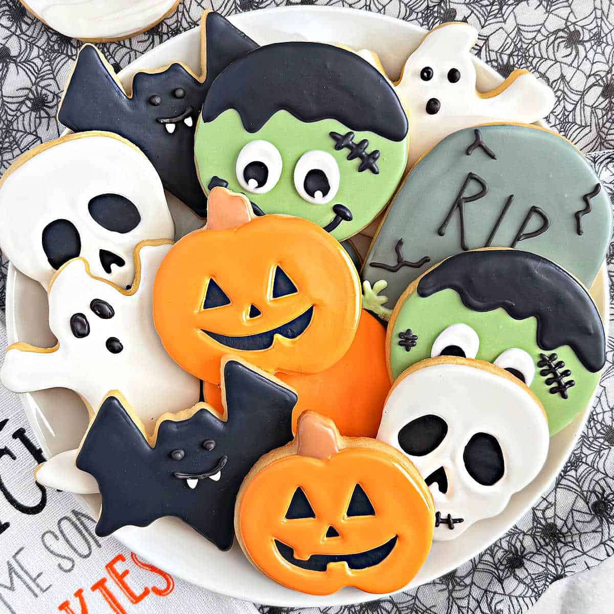 The Cutest Halloween Sugar Cookies - Meatloaf and Melodrama