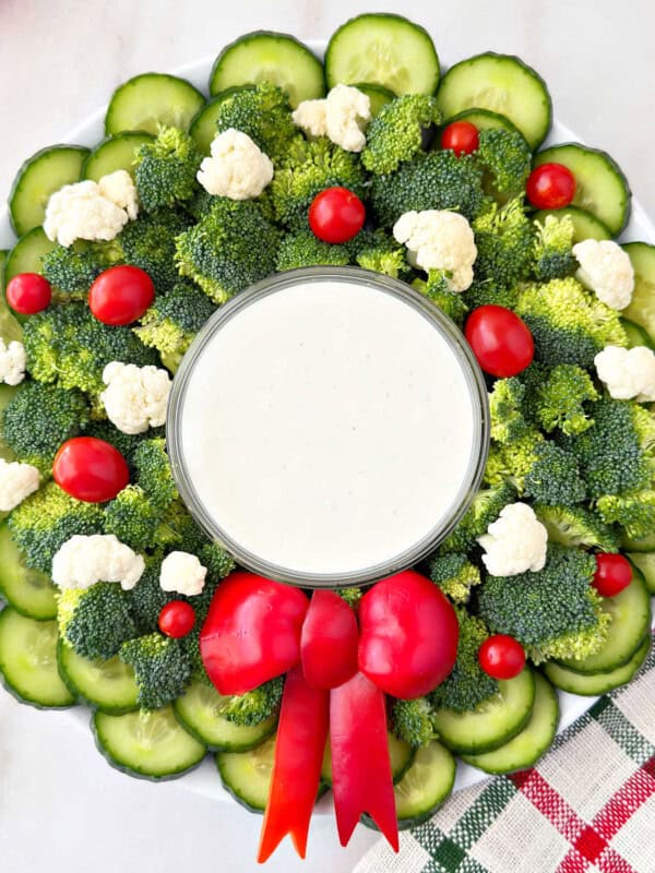 Christmas wreath veggie tray on a platter.