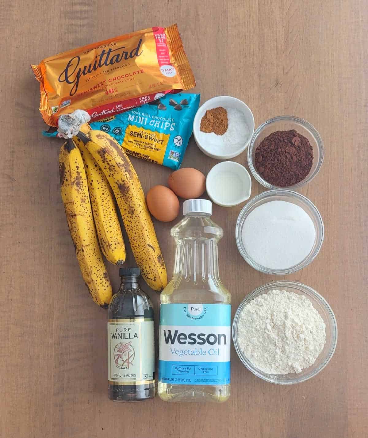 bananas, chocolate morsels, eggs, dry and wet ingredients.