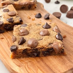 peanut butter chocolate chip bar cookie.
