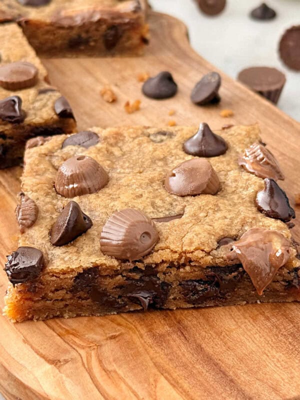 peanut butter chocolate chip bar cookie.