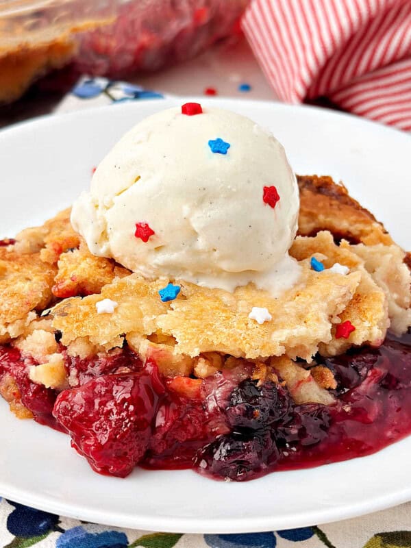 red white and blue dump cake recipe