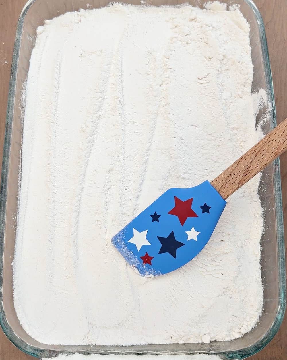 smoothing cake mix with star spatula.