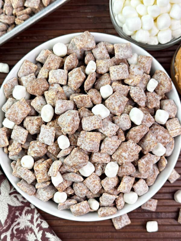 fluffernutter puppy chow recipe with marshmallow and peanut butter.